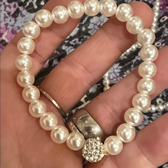 Elegant Pearl Jewelry Set - Picture 4 of 5